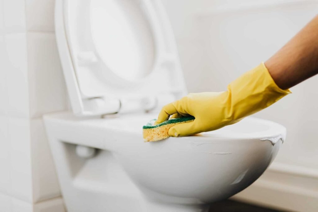 Bathroom cleaning tips to save time and worry pexels karolina grabowska 4239071